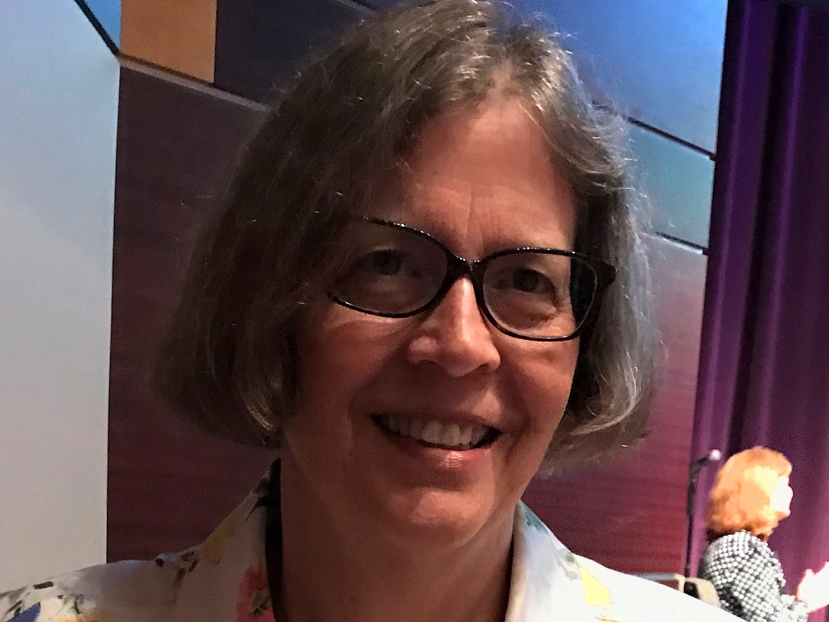 Linda Jenkins, 2019 Outstanding Advisor of the Year Business & Technology